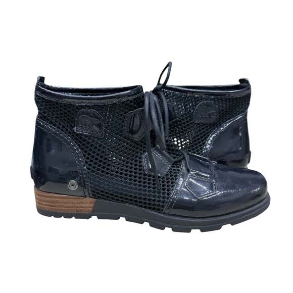 Sorel Major Lace Mesh boots in black patent leather. - Picture 3 of 9